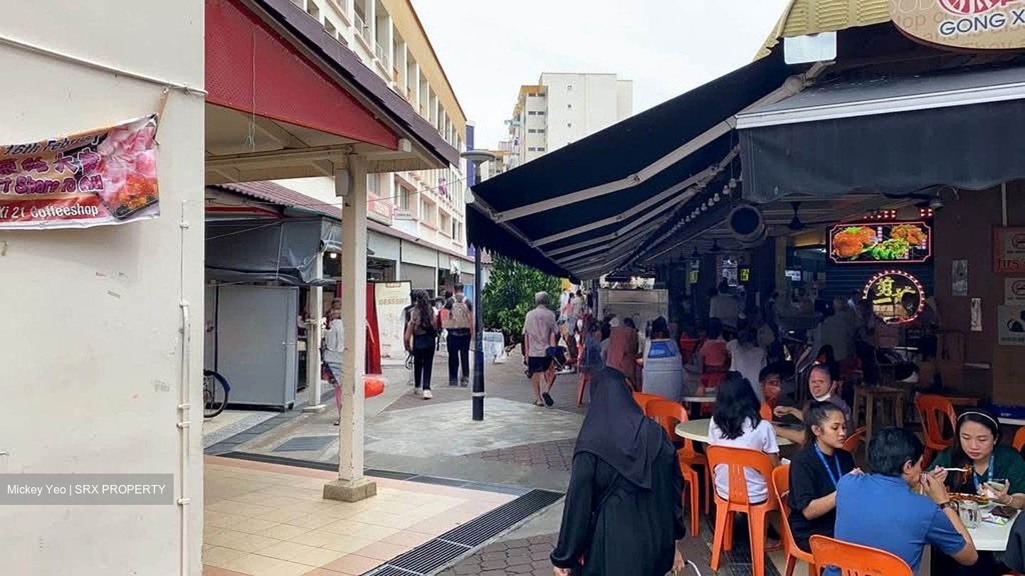 Tampines Street 21 (D18), Shop House #566358671